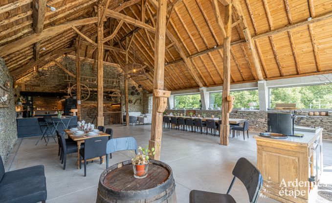 Ruime 18e-eeuwse boerderij in Wiltz voor 18 personen met 7 slaapkamers, jacuzzi en priv�tuin