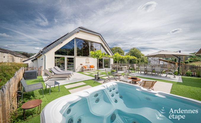 Ruime 18e-eeuwse boerderij in Wiltz voor 18 personen met 7 slaapkamers, jacuzzi en priv�tuin
