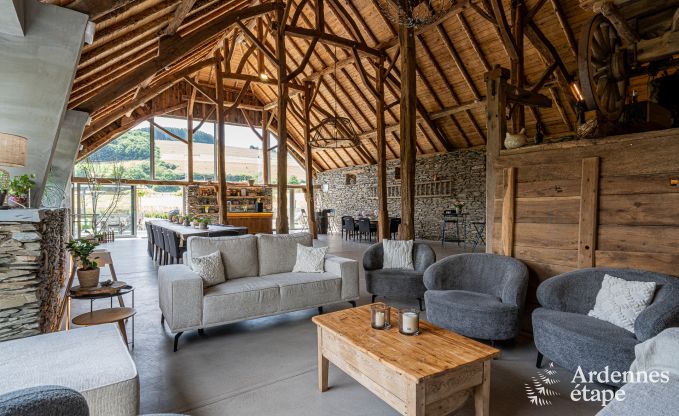 Ruime 18e-eeuwse boerderij in Wiltz voor 18 personen met 7 slaapkamers, jacuzzi en priv�tuin
