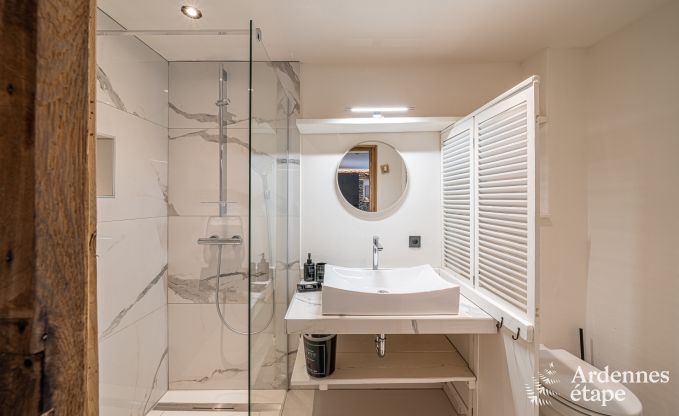 Ruime 18e-eeuwse boerderij in Wiltz voor 18 personen met 7 slaapkamers, jacuzzi en priv�tuin