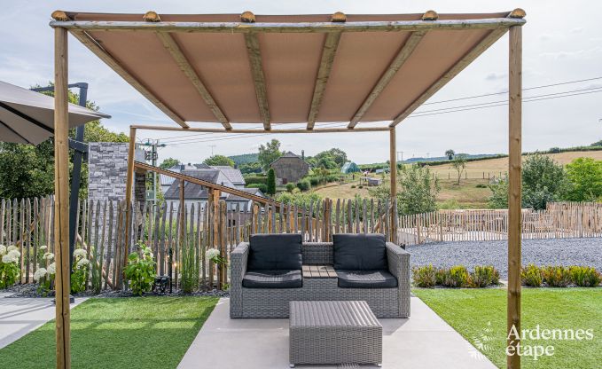 Ruime 18e-eeuwse boerderij in Wiltz voor 18 personen met 7 slaapkamers, jacuzzi en priv�tuin