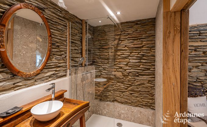 Ruime 18e-eeuwse boerderij in Wiltz voor 18 personen met 7 slaapkamers, jacuzzi en priv�tuin