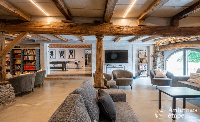 Ruime 18e-eeuwse boerderij in Wiltz voor 18 personen met 7 slaapkamers, jacuzzi en priv�tuin