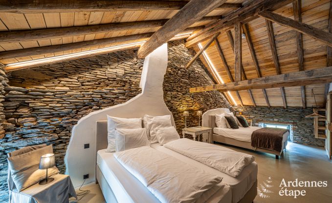 Ruime 18e-eeuwse boerderij in Wiltz voor 18 personen met 7 slaapkamers, jacuzzi en priv�tuin