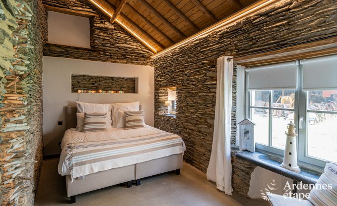 Ruime 18e-eeuwse boerderij in Wiltz voor 18 personen met 7 slaapkamers, jacuzzi en priv�tuin