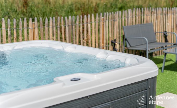 Ruime 18e-eeuwse boerderij in Wiltz voor 18 personen met 7 slaapkamers, jacuzzi en priv�tuin
