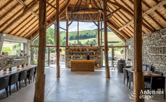 Ruime 18e-eeuwse boerderij in Wiltz voor 18 personen met 7 slaapkamers, jacuzzi en priv�tuin