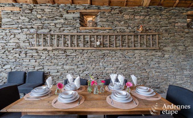 Ruime 18e-eeuwse boerderij in Wiltz voor 18 personen met 7 slaapkamers, jacuzzi en priv�tuin