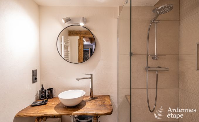 Ruime 18e-eeuwse boerderij in Wiltz voor 18 personen met 7 slaapkamers, jacuzzi en priv�tuin