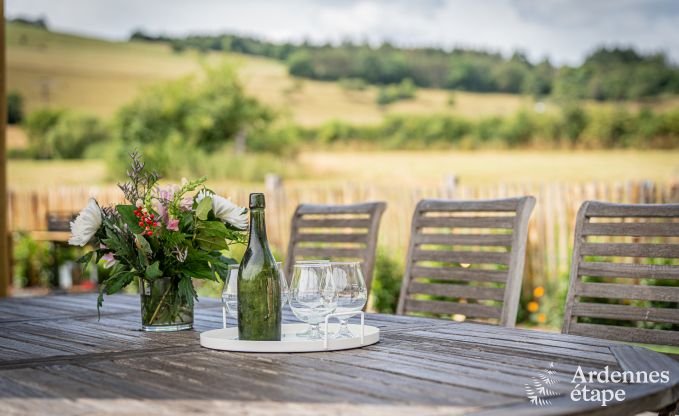 Ruime 18e-eeuwse boerderij in Wiltz voor 18 personen met 7 slaapkamers, jacuzzi en priv�tuin