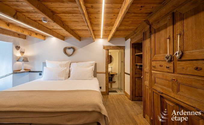 Ruime 18e-eeuwse boerderij in Wiltz voor 18 personen met 7 slaapkamers, jacuzzi en priv�tuin