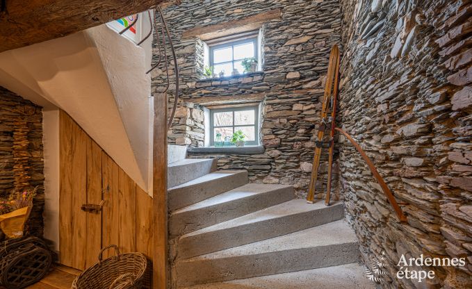 Ruime 18e-eeuwse boerderij in Wiltz voor 18 personen met 7 slaapkamers, jacuzzi en priv�tuin