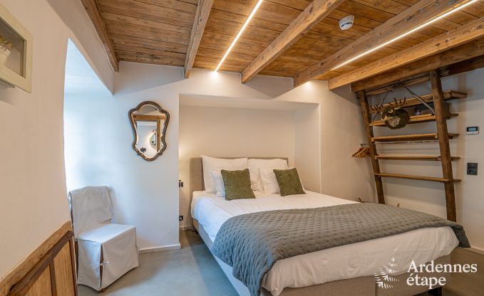 Ruime 18e-eeuwse boerderij in Wiltz voor 18 personen met 7 slaapkamers, jacuzzi en priv�tuin