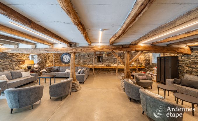 Ruime 18e-eeuwse boerderij in Wiltz voor 18 personen met 7 slaapkamers, jacuzzi en priv�tuin