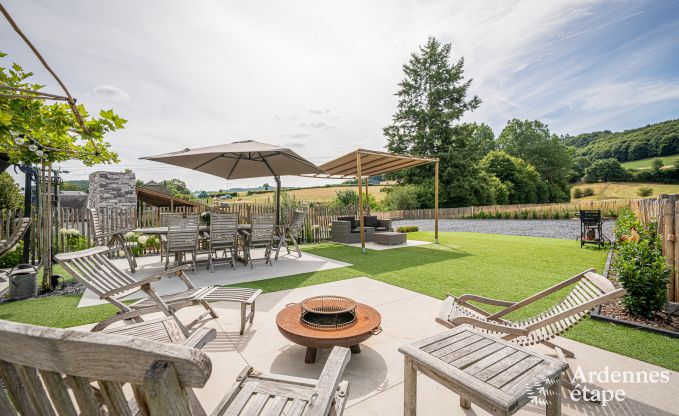 Ruime 18e-eeuwse boerderij in Wiltz voor 18 personen met 7 slaapkamers, jacuzzi en priv�tuin