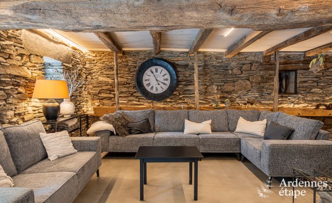 Ruime 18e-eeuwse boerderij in Wiltz voor 18 personen met 7 slaapkamers, jacuzzi en priv�tuin