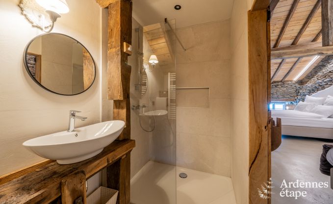 Ruime 18e-eeuwse boerderij in Wiltz voor 18 personen met 7 slaapkamers, jacuzzi en priv�tuin