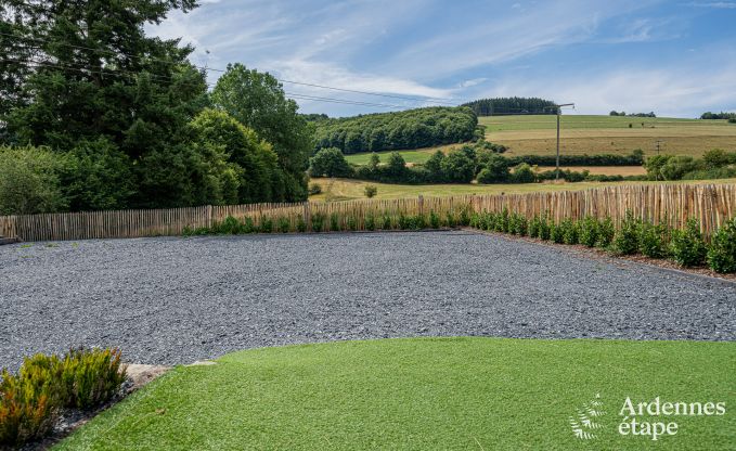 Ruime 18e-eeuwse boerderij in Wiltz voor 18 personen met 7 slaapkamers, jacuzzi en priv�tuin