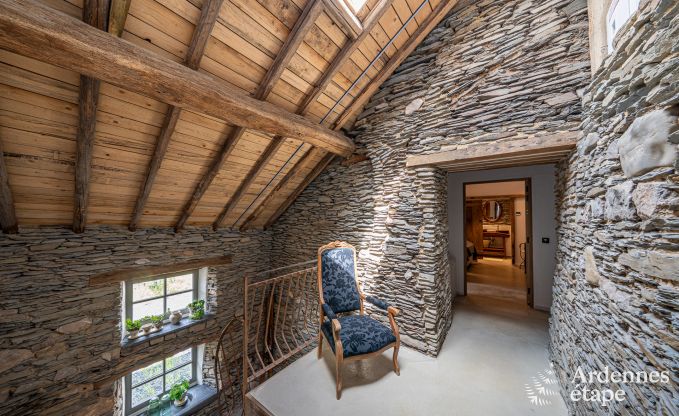 Ruime 18e-eeuwse boerderij in Wiltz voor 18 personen met 7 slaapkamers, jacuzzi en priv�tuin