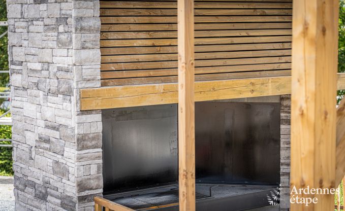 Ruime 18e-eeuwse boerderij in Wiltz voor 18 personen met 7 slaapkamers, jacuzzi en priv�tuin