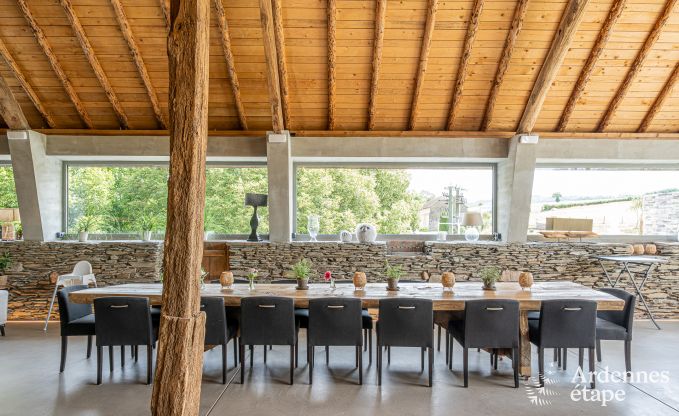 Ruime 18e-eeuwse boerderij in Wiltz voor 18 personen met 7 slaapkamers, jacuzzi en priv�tuin