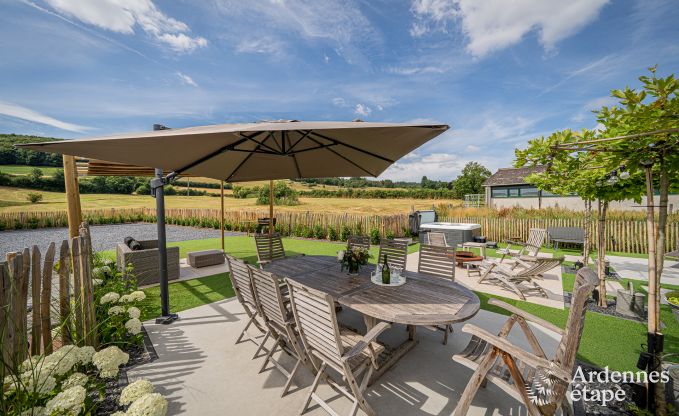 Ruime 18e-eeuwse boerderij in Wiltz voor 18 personen met 7 slaapkamers, jacuzzi en priv�tuin